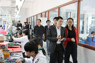 福建省委統(tǒng)戰(zhàn)部副部長、省工商聯(lián)黨組書記王玲視察虹潤公司