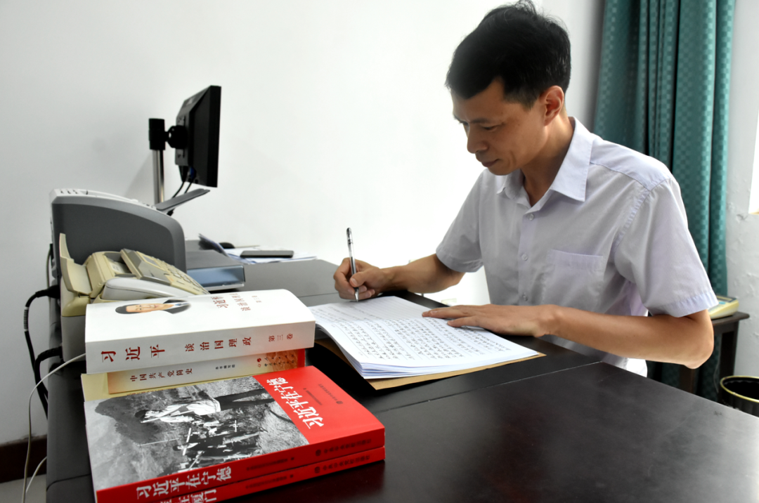 公司黨支部書記楊飛獲得“福建省優(yōu)秀黨務工作者”